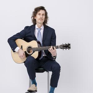 【宮脇書店 本店】NHK Eテレ『3か月でマスターするギター』講師・音楽博士・ギタリスト ドクターキャピタルさんご来店!